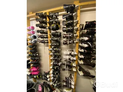 Ca 80st par begagnade Hockeyskridskor olika storlekar, kända märken.
