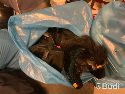 4st säckar begagnade hjälmar