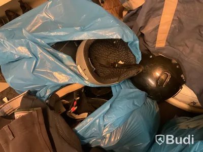 4st säckar begagnade hjälmar