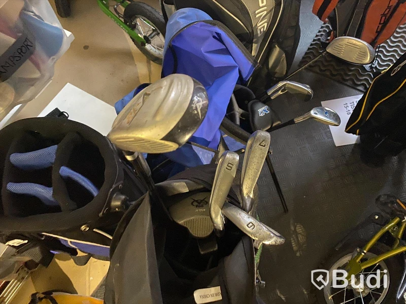 8st begagnade Golfbagar med div järnklubbor och drivers, Kända märken som Cobra, Ping, Callaway, Wilson m.fl