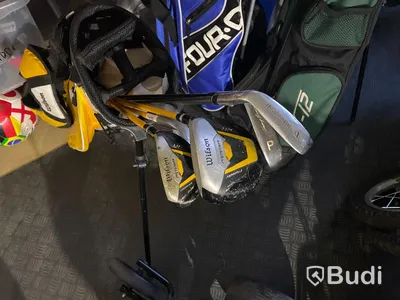 8st begagnade Golfbagar med div järnklubbor och drivers, Kända märken som Cobra, Ping, Callaway, Wilson m.fl