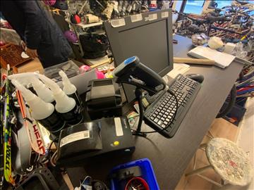 Kassadator med kvittoskrivare och streckkodsläsare