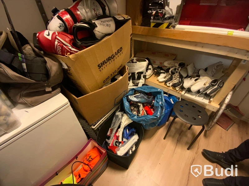 Parti med div blandad sportutrustning