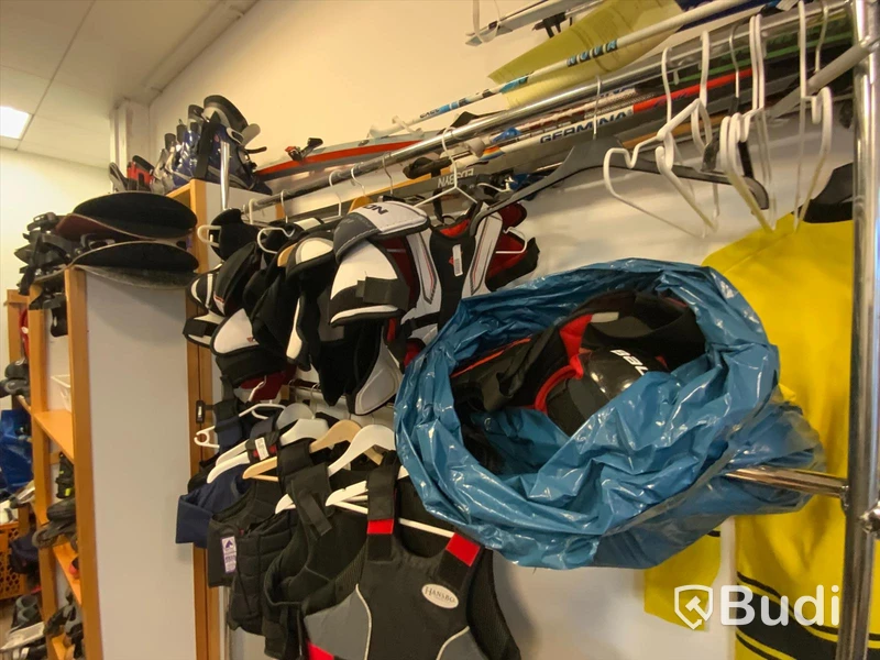 12st begagnade axelskydd för hockey olika storlekar