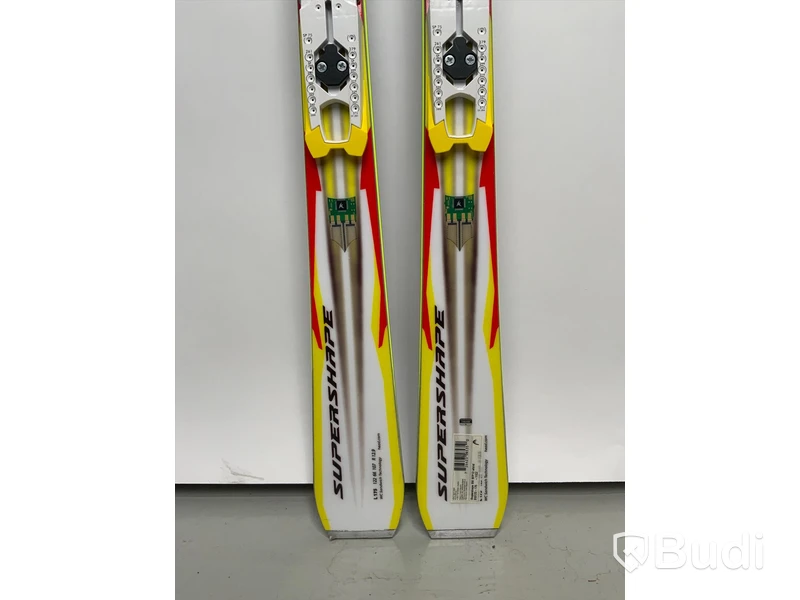 Skidor HEAD supershape L175. Utan bindning