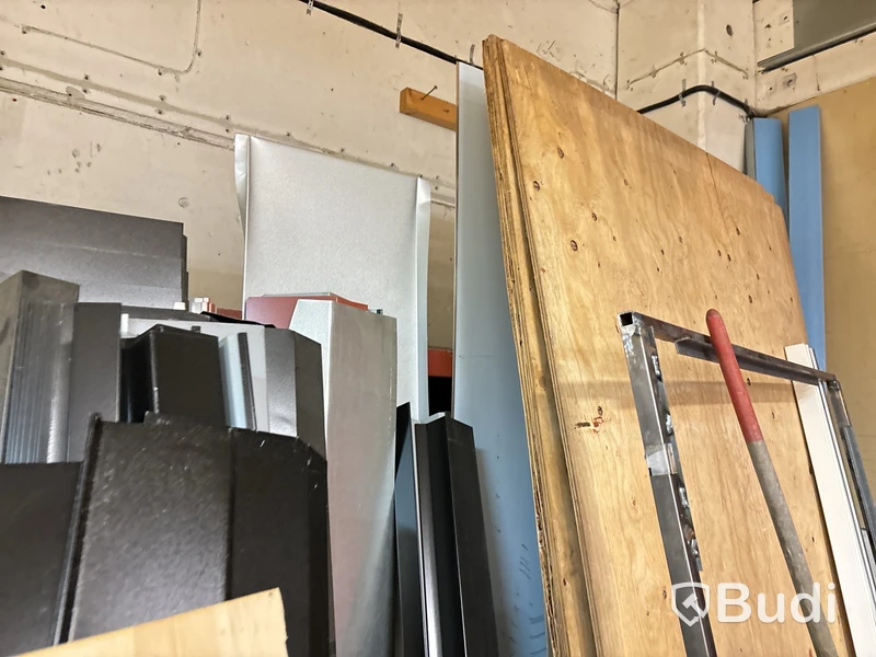 Byggmaterial, verktyg m.m. Stort parti.
