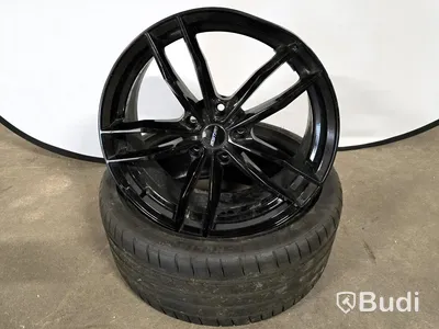Sommardäck på 19" aluminiumfälg.