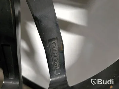 Sommardäck på 19" aluminiumfälg.