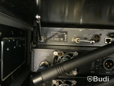 Case med 2st Sennheiser mottagare och 2st Mipro-mottagare
