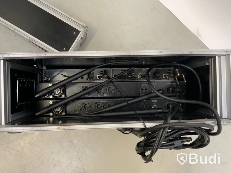 Case med 2st Sennheiser mottagare och 2st Mipro-mottagare