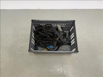 Plastback med rep och spännbandsfäste