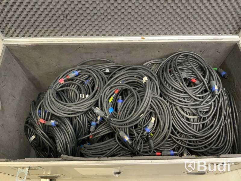 Holmbergcase med div högtalarkablage ca 80st.