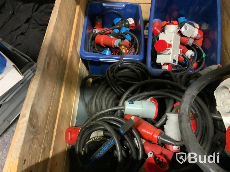 Pall med div 3-fas kabel, kopplingar m.m.