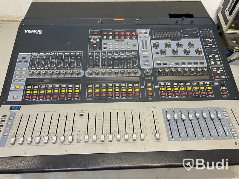 Digitalt mixerbord Avid Venue SC48 ink Avid Stageboxmed skärm i rullcase
