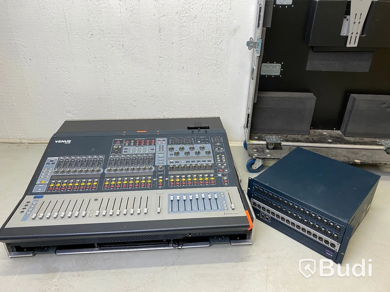 Digitalt mixerbord Avid Venue SC48 ink Avid Stageboxmed skärm i rullcase