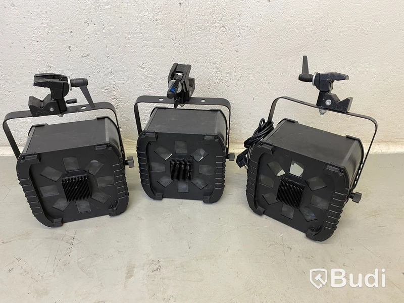 3st lampor American DJ (ADJ) QuadPhase med Manfrotto-clamp