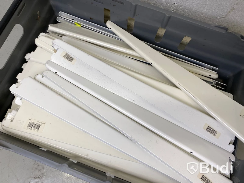Plastlåda med div hyllstag