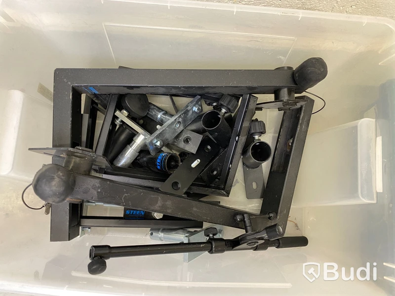 2st plastbackar med div fästen