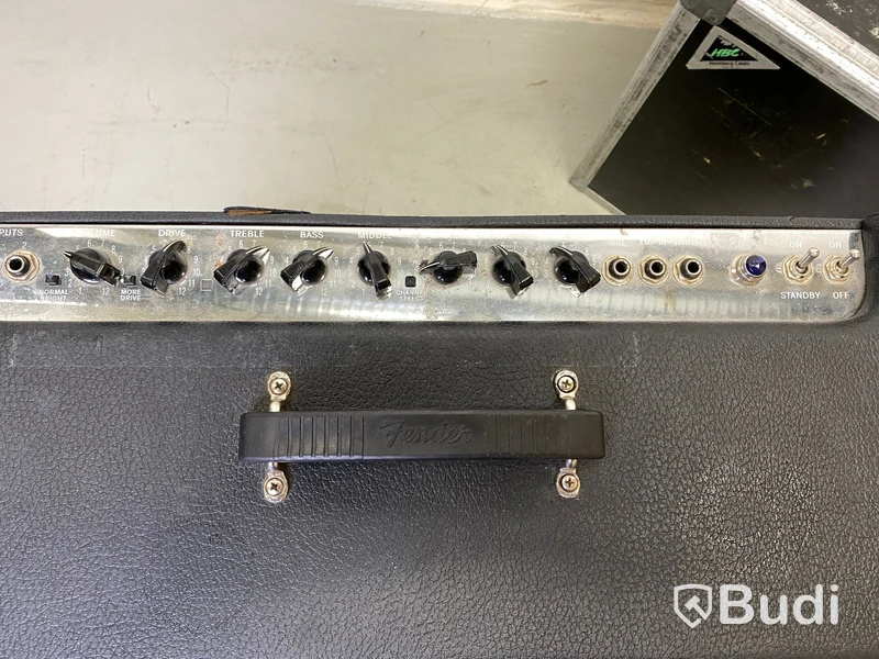 Fender förstärkar Hot Rod Deville 180 watt i Holmberg case