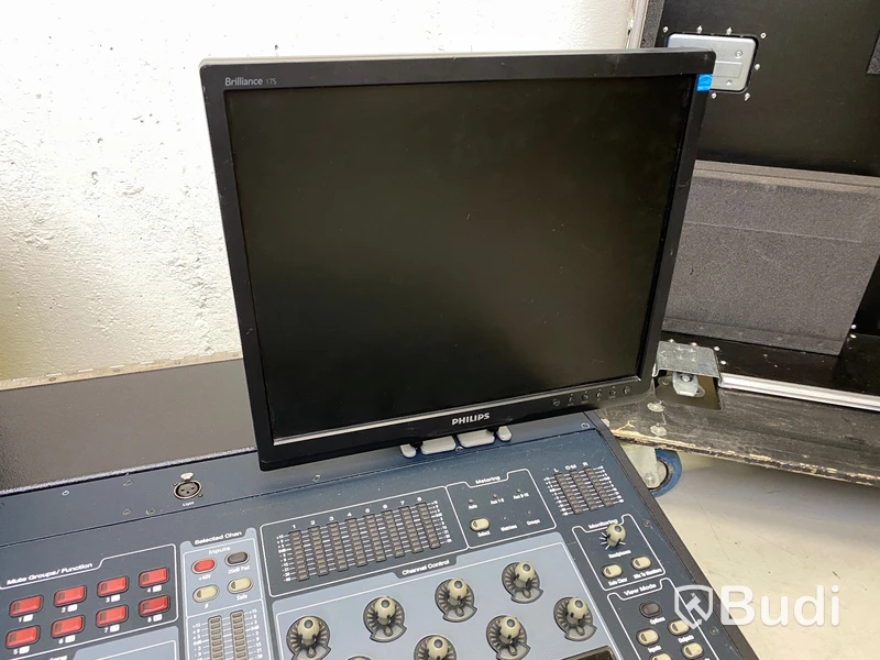 Digitalt mixerbord Avid Venue SC48 ink Avid Stageboxmed skärm i rullcase