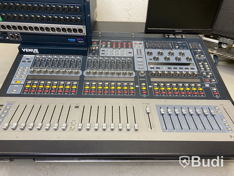 Digitalt mixerbord Avid Venue SC48 ink Avid Stageboxmed skärm i rullcase