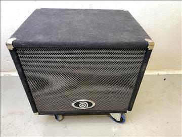Högtalare på hjul Ampeg BSE155T