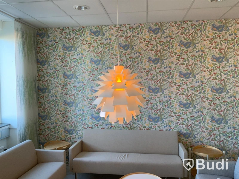 Lampa i vit plast - Rum 5088
