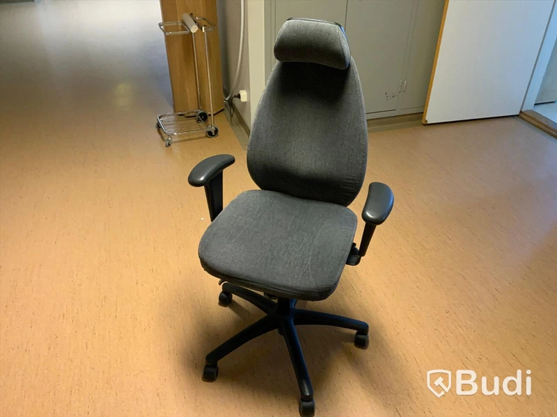 Kontorsstol EFG i grå tygklädsel - Rum 5086