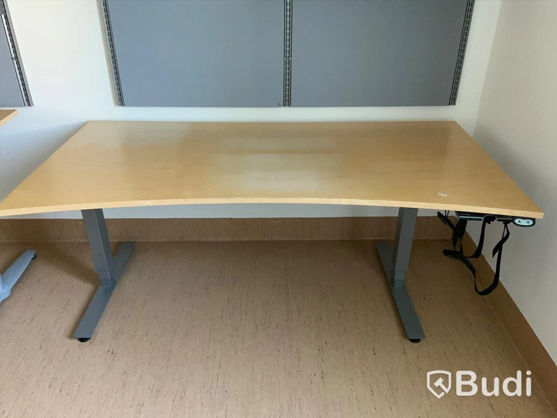 Skrivbord EFG, elektriskt höj- och sänkbart - Rum 5032