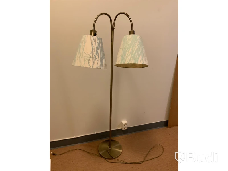 Golvlampa med två skärmar, Ljushuset- Rum 5093