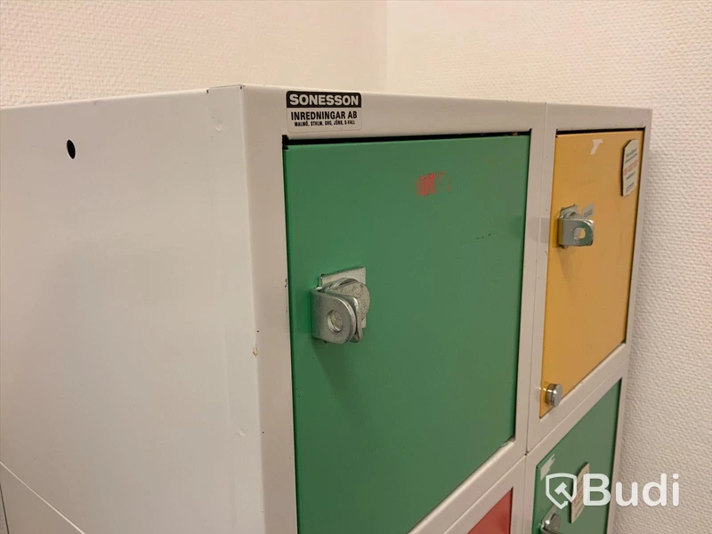 Skåp med 12 små fack - Rum 4048