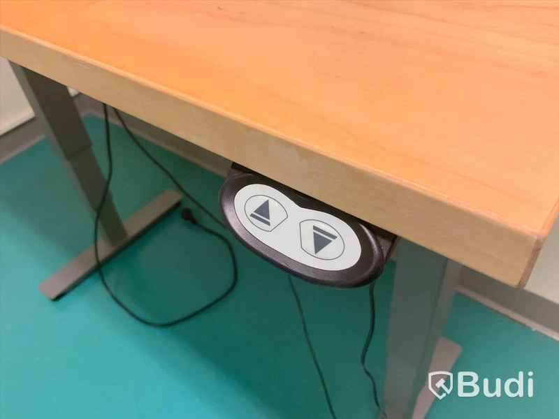 Skrivbord, elektriskt höj- och sänkbart - Rum bredvid 4040