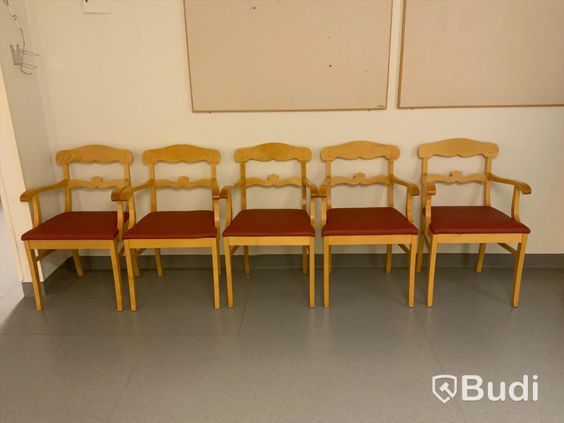Stol 5st, röd plastklädsel - Rum utanför 4048 (hallen)