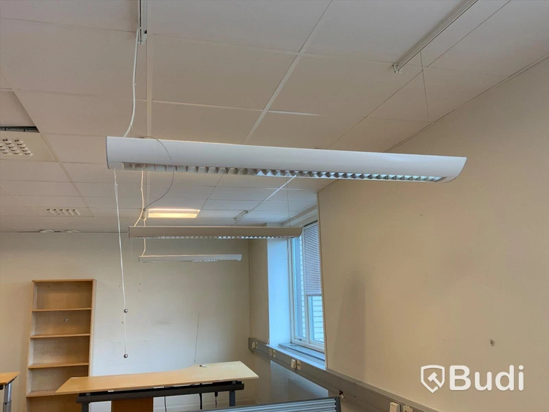 7st taklampor för skrivbord, Elektroskandia. Stickproppskontakt. B123xD23 cm.