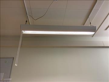 Taklampa för skrivbord, 2st. Mått B121xD21 cm.