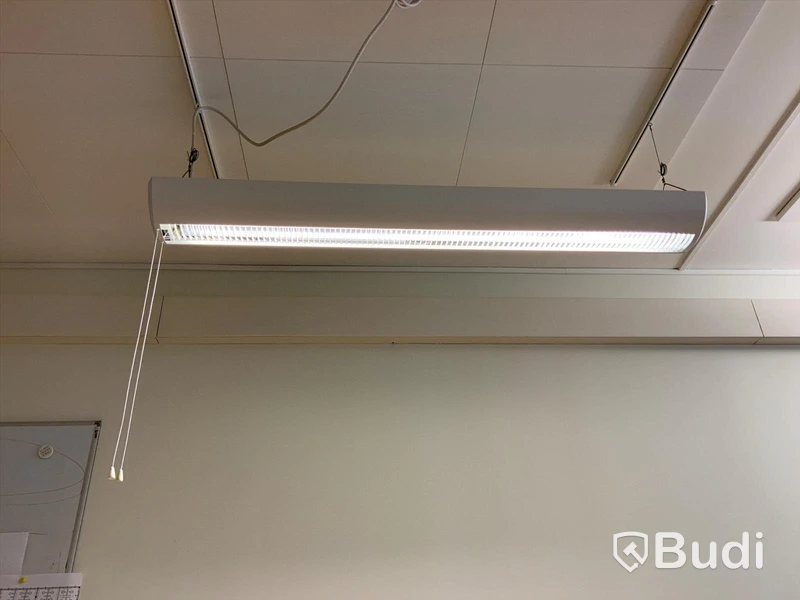 Taklampa för skrivbord, 2st. Mått B121xD21 cm.