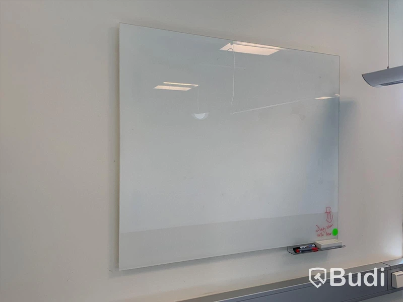 Whiteboard vit. Mått B118xH100 cm.