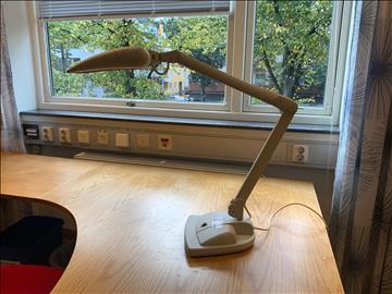 Skrivbordlampa LUXO - Rum 3015