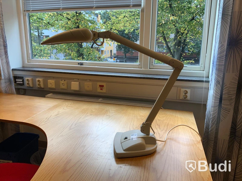 Skrivbordlampa LUXO - Rum 3015