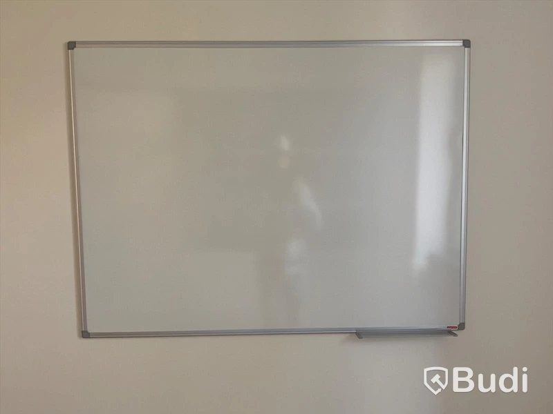Whiteboard 2st inklusive vägghylla sektioner 2st, hyllplan 4st   - Rum 3061