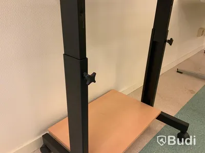 Höj och sänkbart databord - Rum 3102