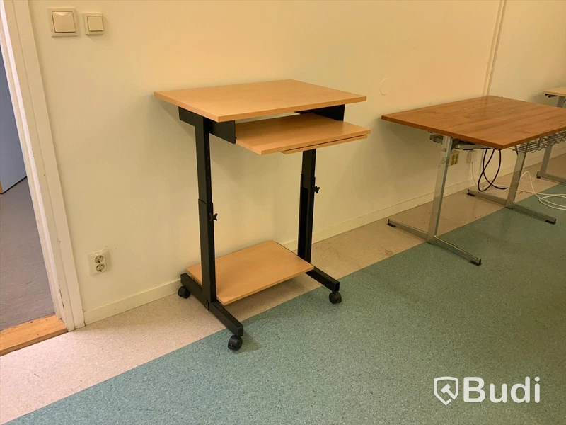 Höj och sänkbart databord - Rum 3102