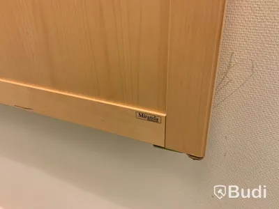 Whiteboardskåp inkl. blädderblocksupphägning och projektorduk - Rum3102