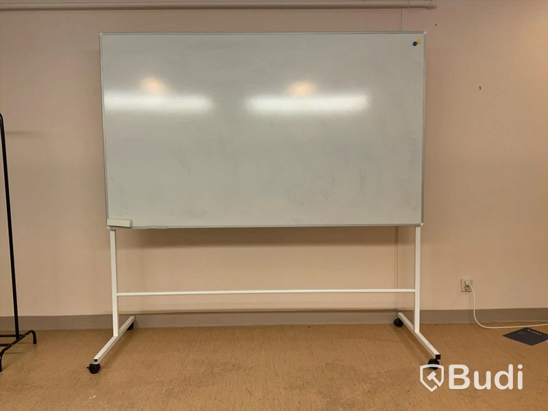 Whiteboardtavla på hjul - Rum 3104. Omstartad