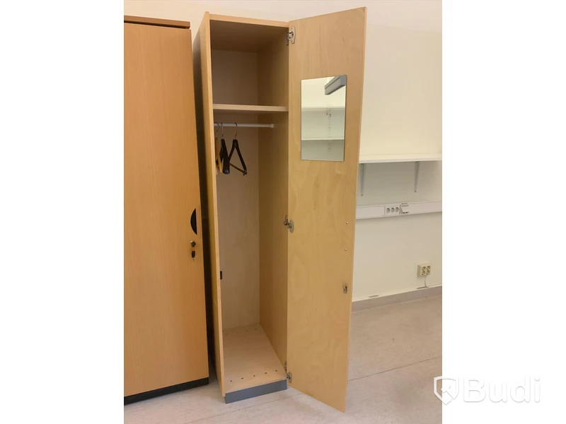 Klädskåp 2st EFG - Rum 3138
