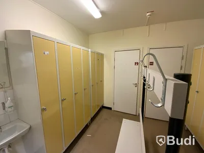 Skåp för omklädningsrum Inklusive 1st omklädningsbänk och förvaringsskåp - Rum 3109