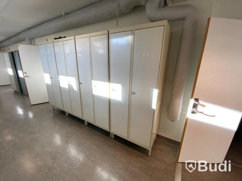 2st sektioner med totalt 8st omklädningsskåp, Utanför 2139C
