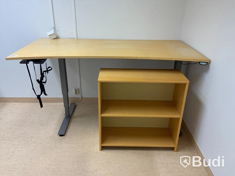 Elektriskt höj och sänkbart skrivbord utan strömsladd samt bokhylla 180x90, RUM 212