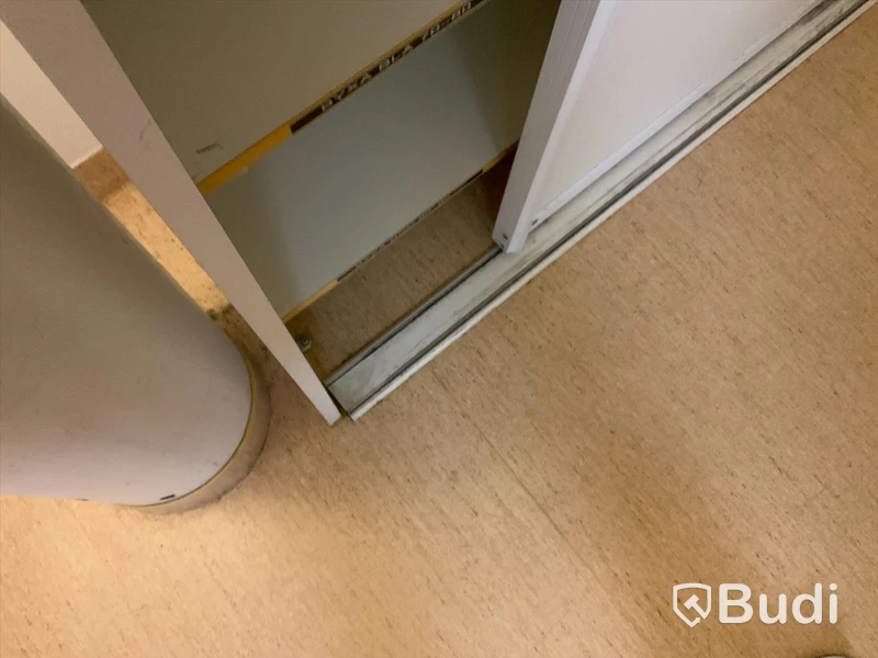 Skjutdörrar h233 total bredd 385cm, 2 sektioner Utanför 235