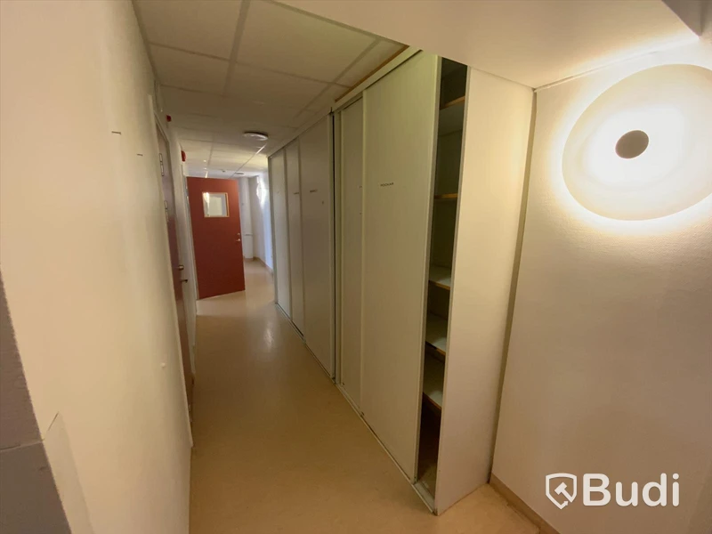 Skjutdörrar h233 total bredd 385cm, 2 sektioner Utanför 235